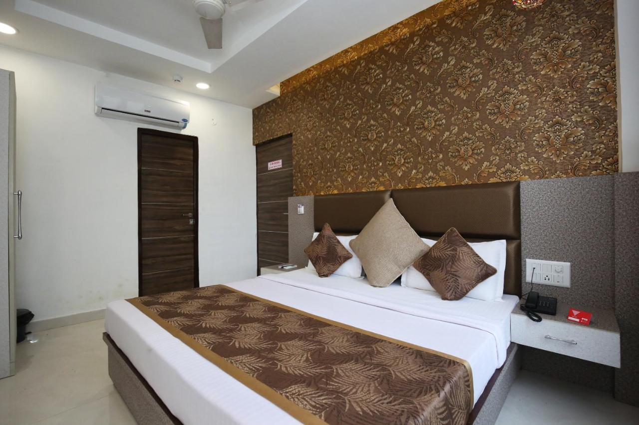 Oyo 9732 Amar Motel Nayagaon Exterior photo